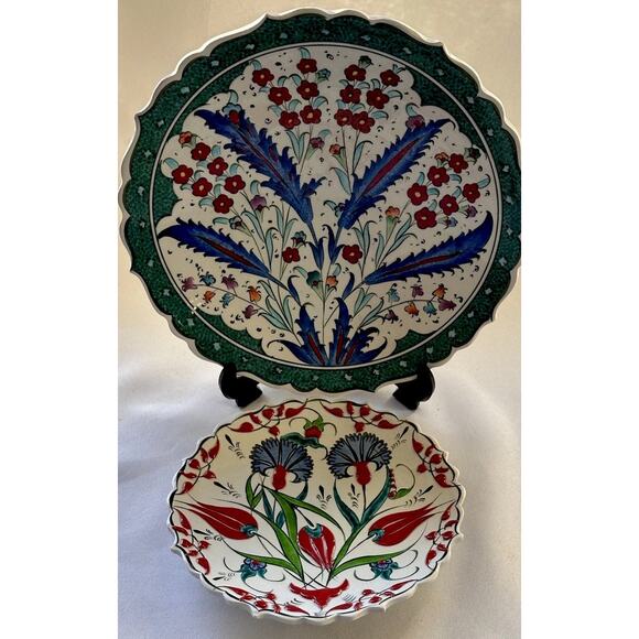 Two Turkish Wall Plates Hand Painted 10.25" &7" Hand Made Floral Boho Red/ Green - Picture 1 of 12